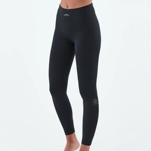 NWT - Dope Snow Snuggle W Black Leggings - Size Small